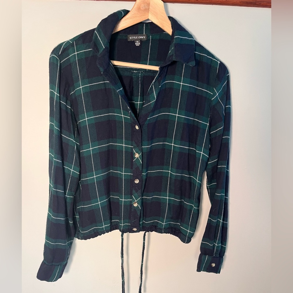 Style Envy Forest‎ Plaid Button-Down Shirt – Drawstring Hem, Trendy Fit